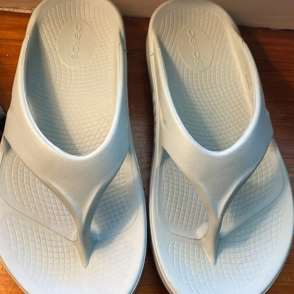 NEW Blue OOFOS Flip Flops. Great support, comfort and STYLE.  Size 7 US. 38 Eu. - Picture 7 of 8